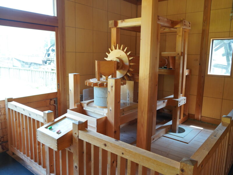 粉ひき小屋